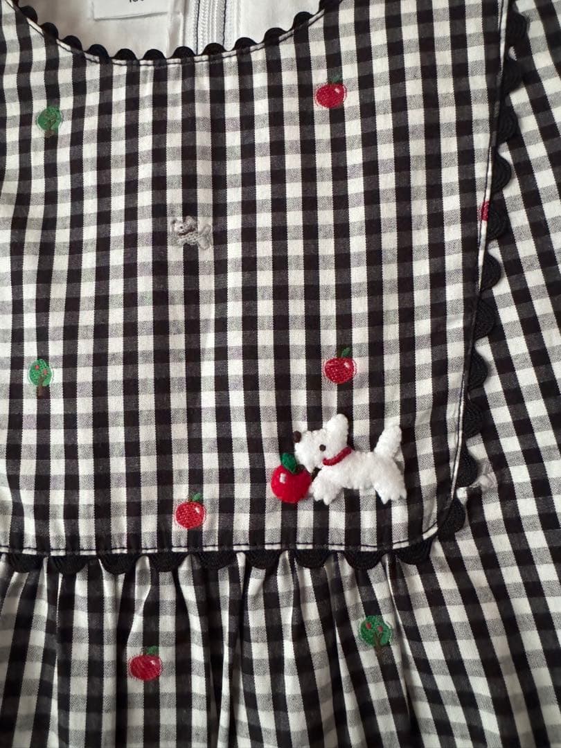 新品未使用familiarギンガムチェック刺繍ワンピース（長袖）