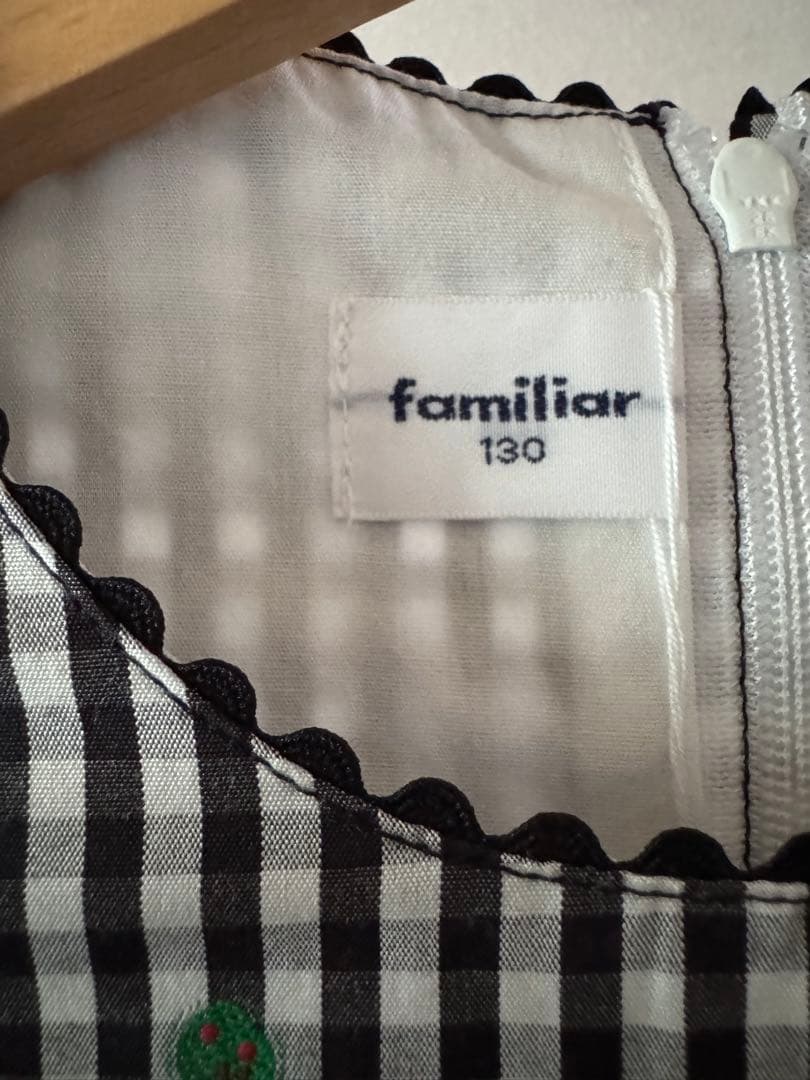 新品未使用familiarギンガムチェック刺繍ワンピース（長袖）