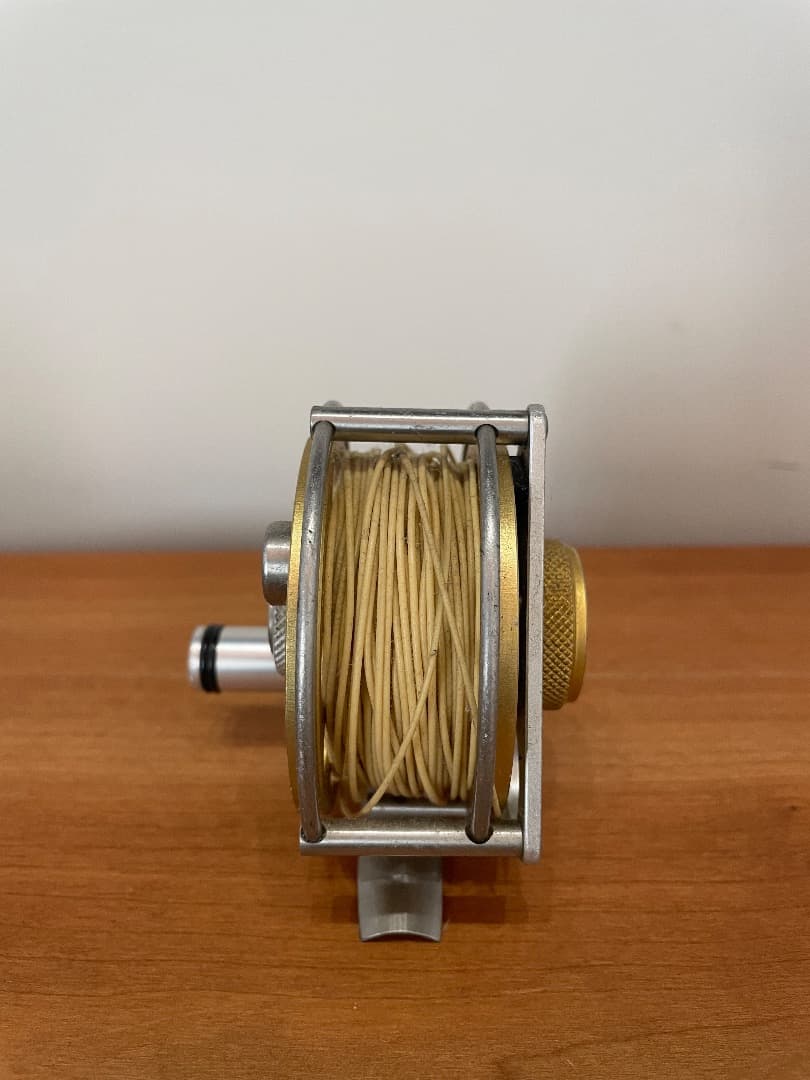 アリハート　フライリール 金色と銀色 レザーケース付き