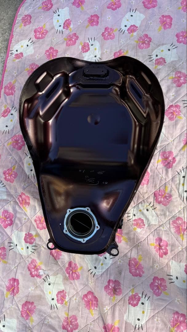 2025モデル z900rs ガソリンタンク　キャンディートーンレッド　新品