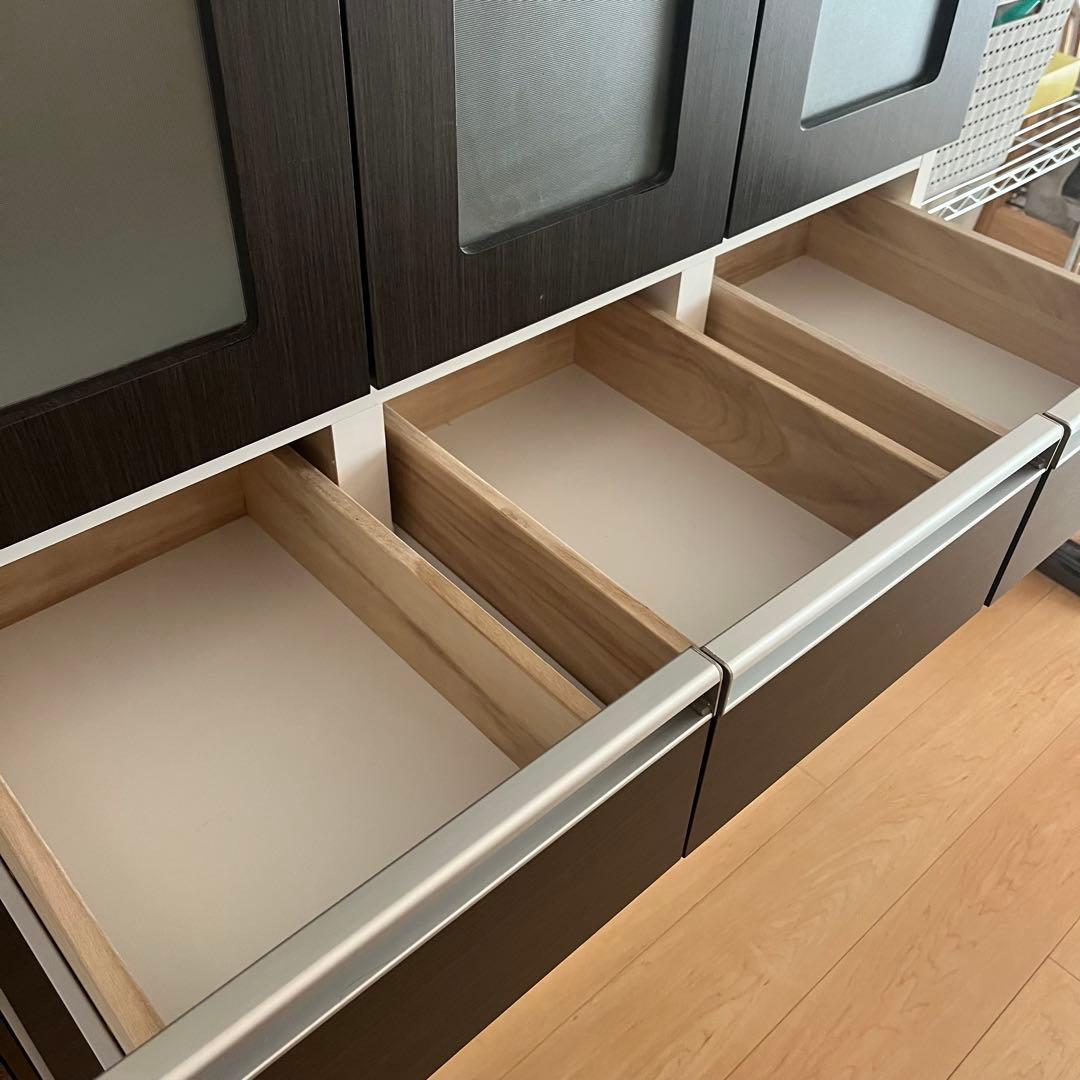 食器棚　３枚扉　ダークブラウン