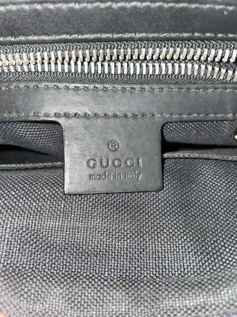 GUCCI ボディバッグ