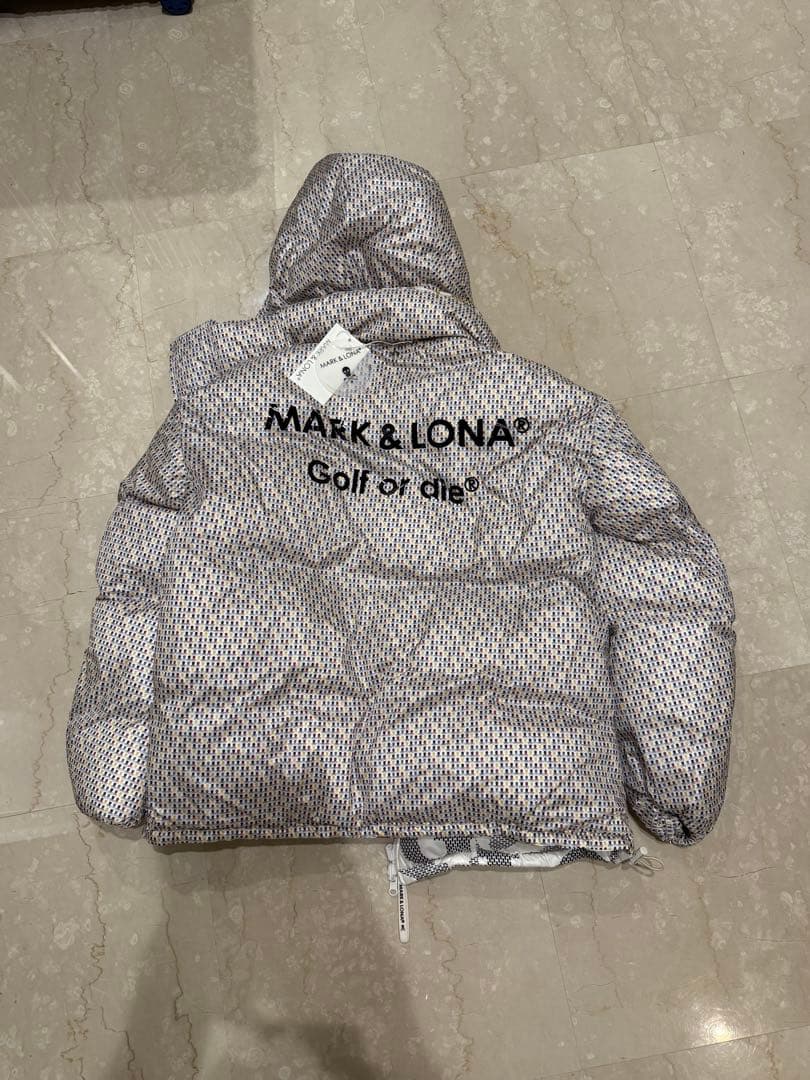 マークアンドロナ　ダウンジャケット　 新品、未使用　タグ付　正規品