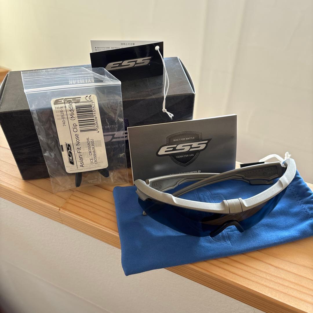 ESS サングラス　ナロー　チタニウムフレーム/スモークグレイレンズ