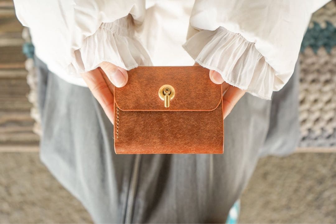 コンパクト革財布　旅するネコ　ヴィアッジオ