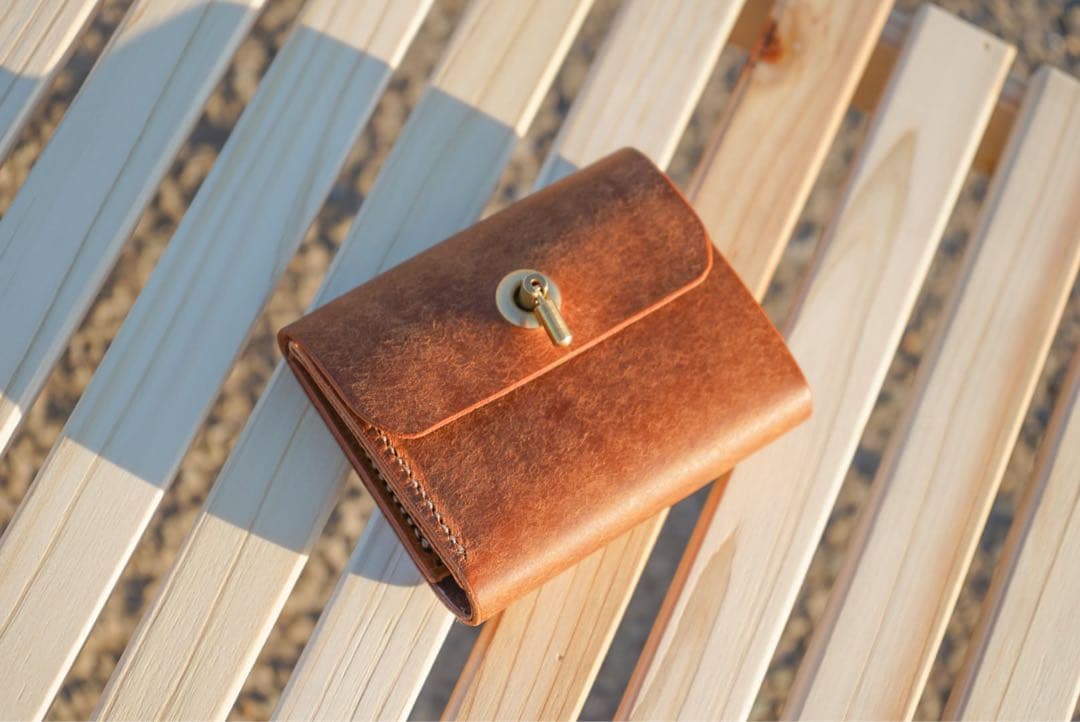 コンパクト革財布　旅するネコ　ヴィアッジオ