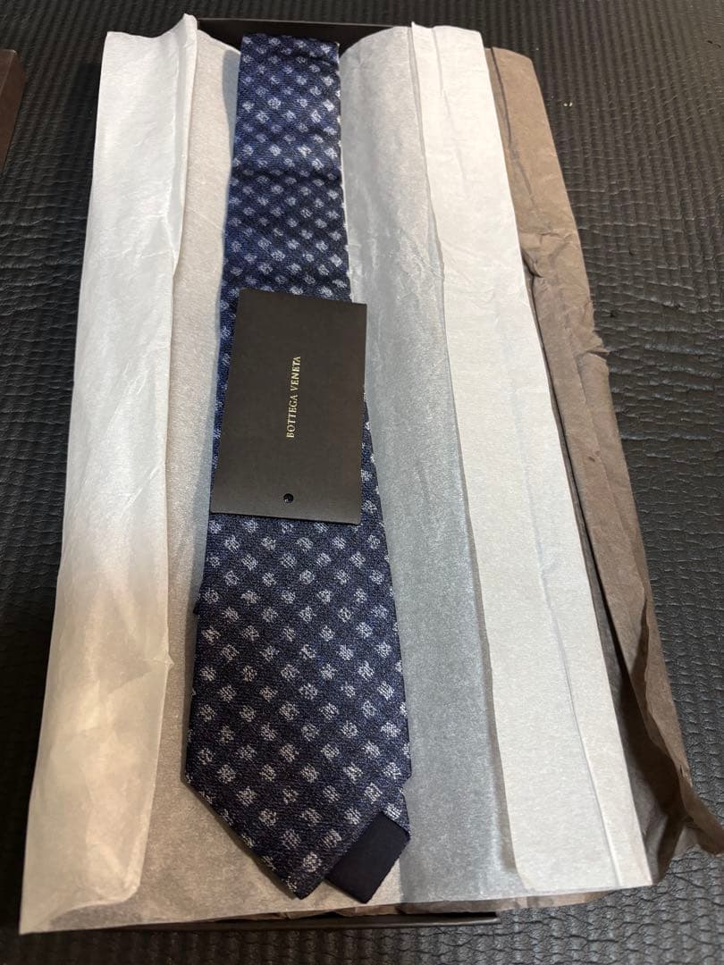 新品　BOTTEGA VENETA ネクタイ　ネイビー　タグあり