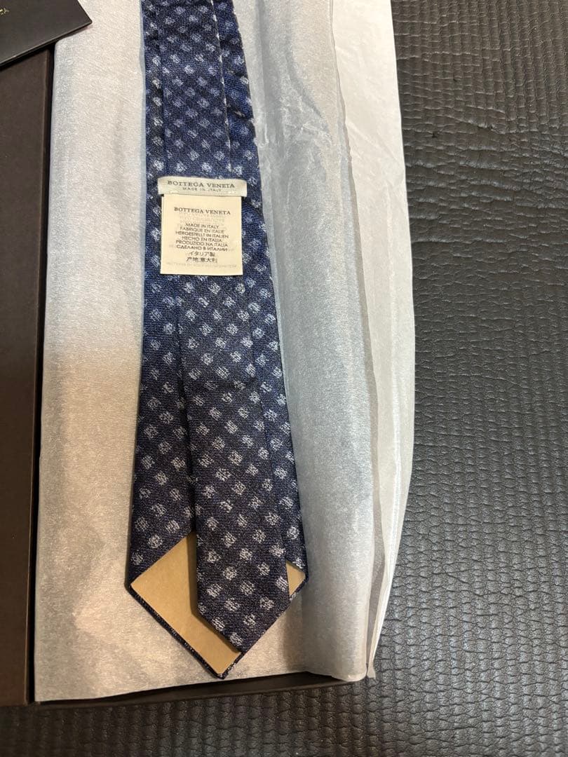 新品　BOTTEGA VENETA ネクタイ　ネイビー　タグあり