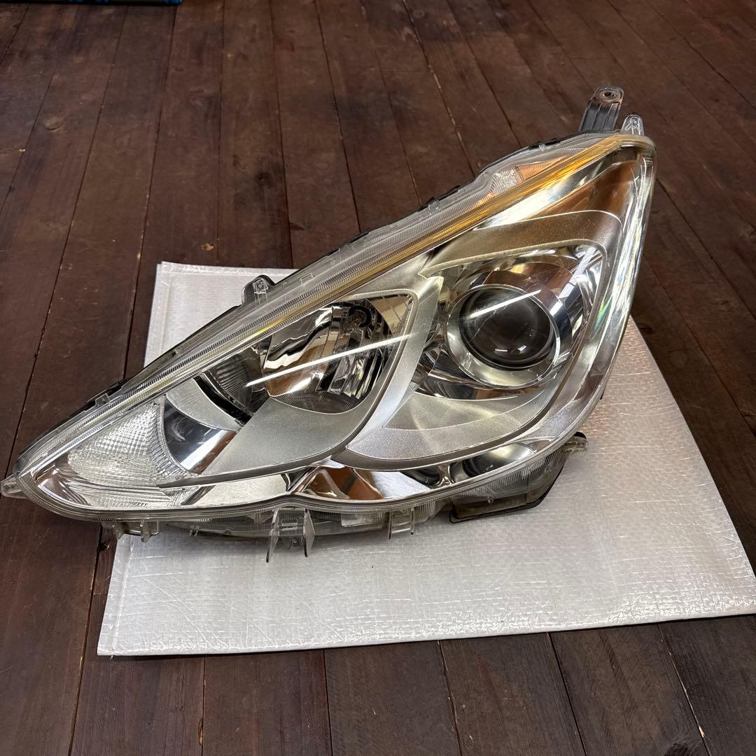 トヨタ 純正 アクア 中期 ヘッドライト 左 P席側