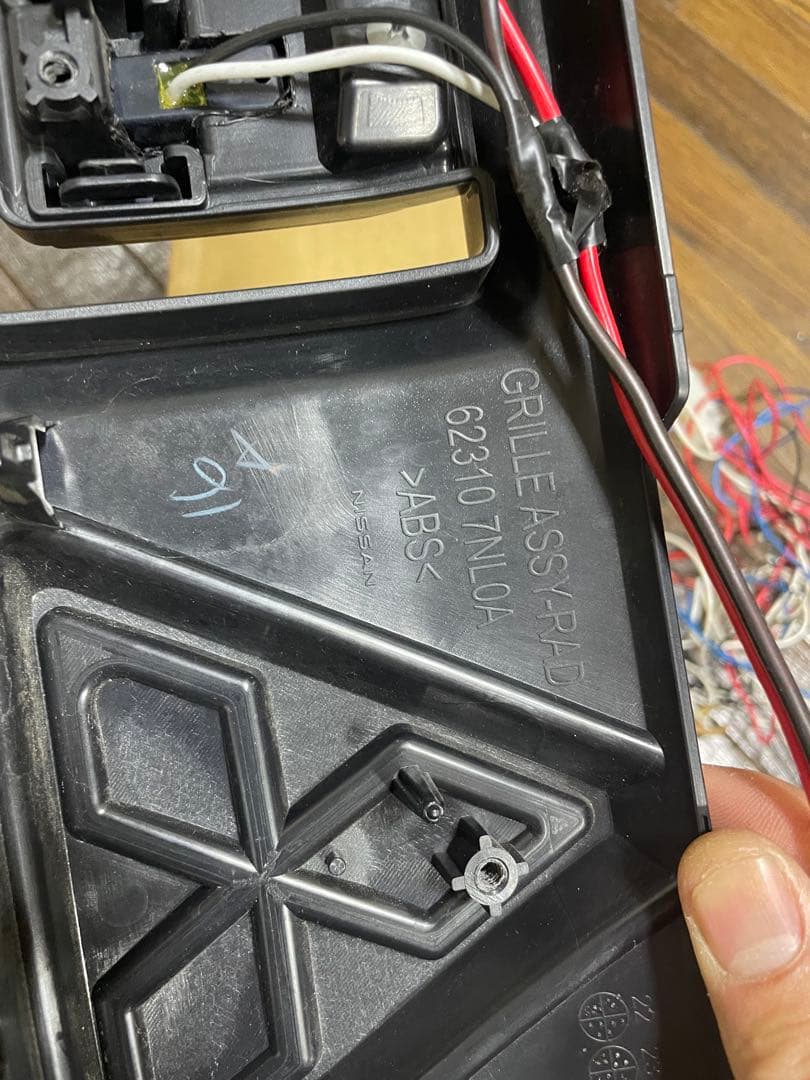 デリカミニフロントグリルLED光