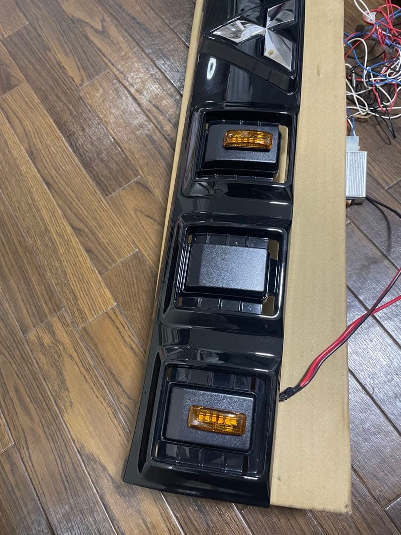 デリカミニフロントグリルLED光