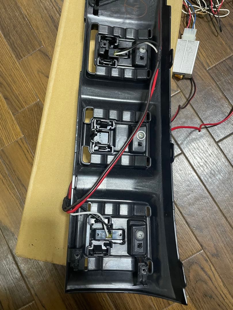 デリカミニフロントグリルLED光