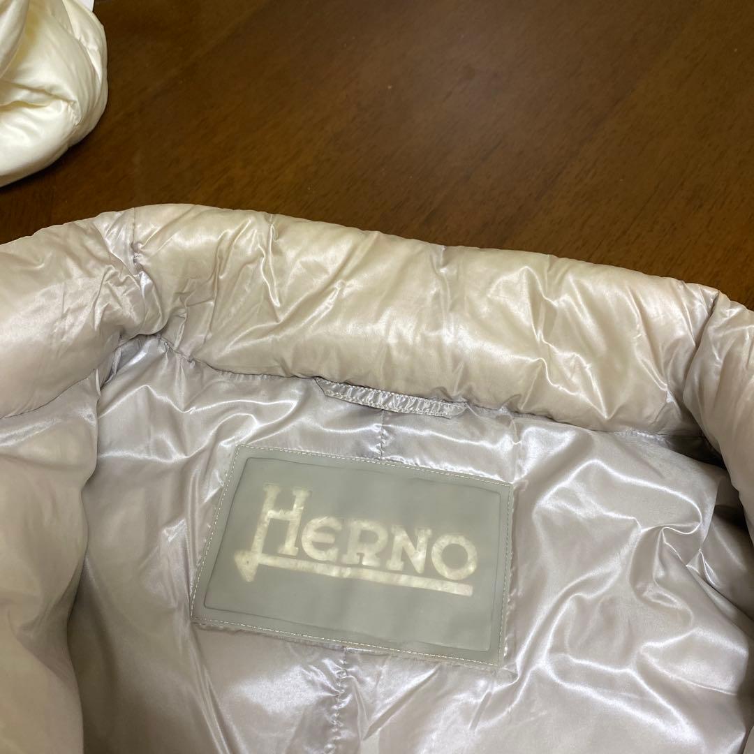Herno フード付きシルバーキルティングダウンベストロング