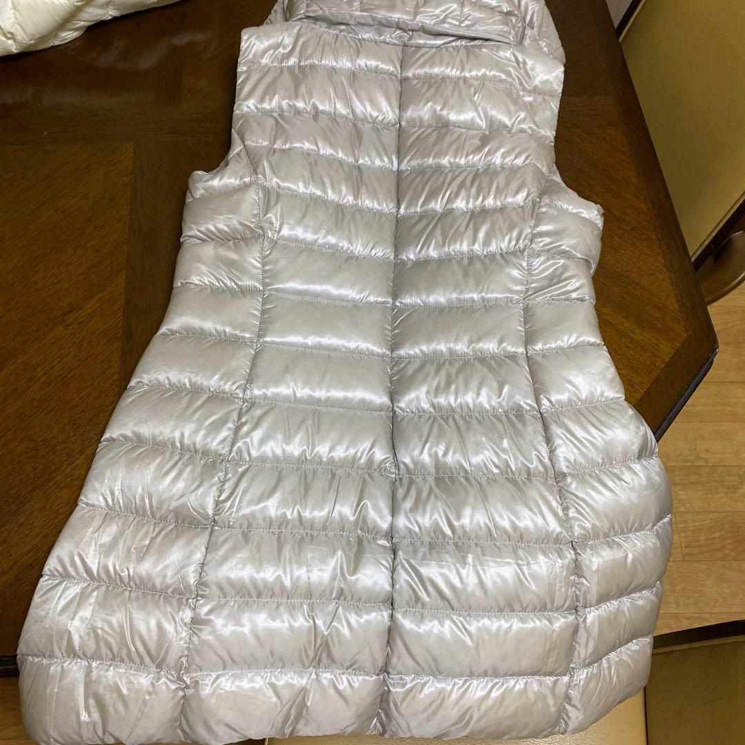 Herno フード付きシルバーキルティングダウンベストロング