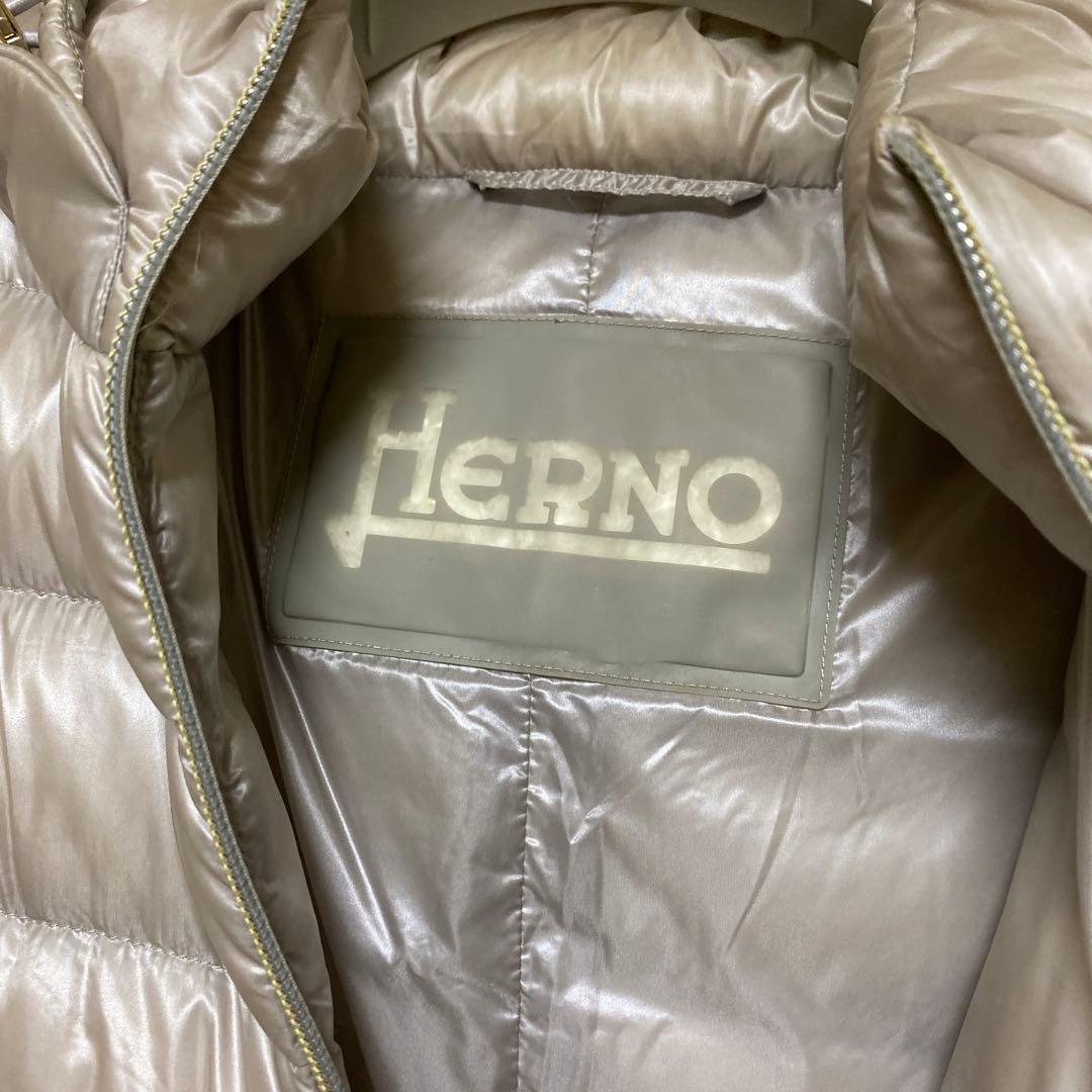 Herno フード付きシルバーキルティングダウンベストロング