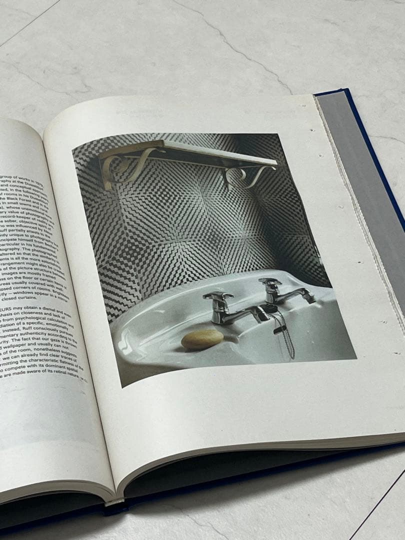 アート・デザイン・音楽 Thomas Ruff: Surfaces, Depths