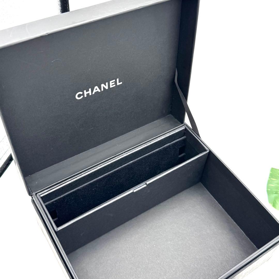 シャネル iPhone15Pro MAX キャビアスキン スマホケース 0952