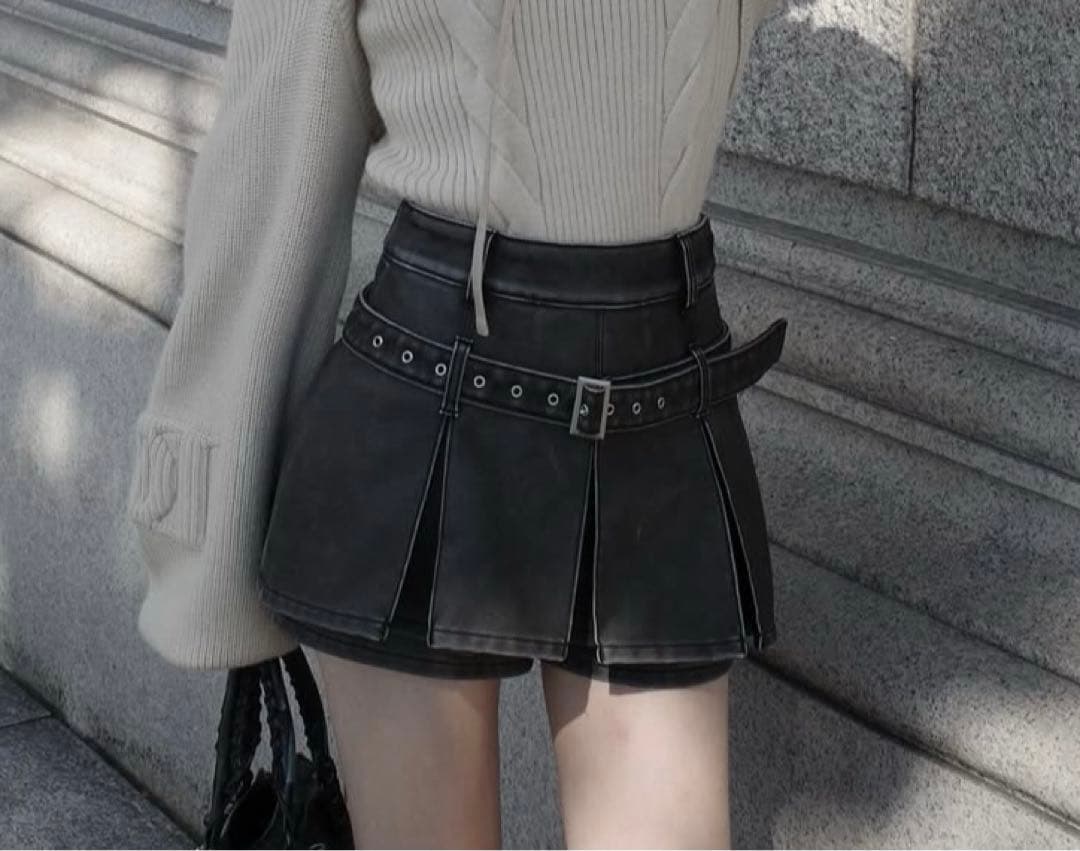 アンティークレザープリーツショートパンツ　ダーリッチ