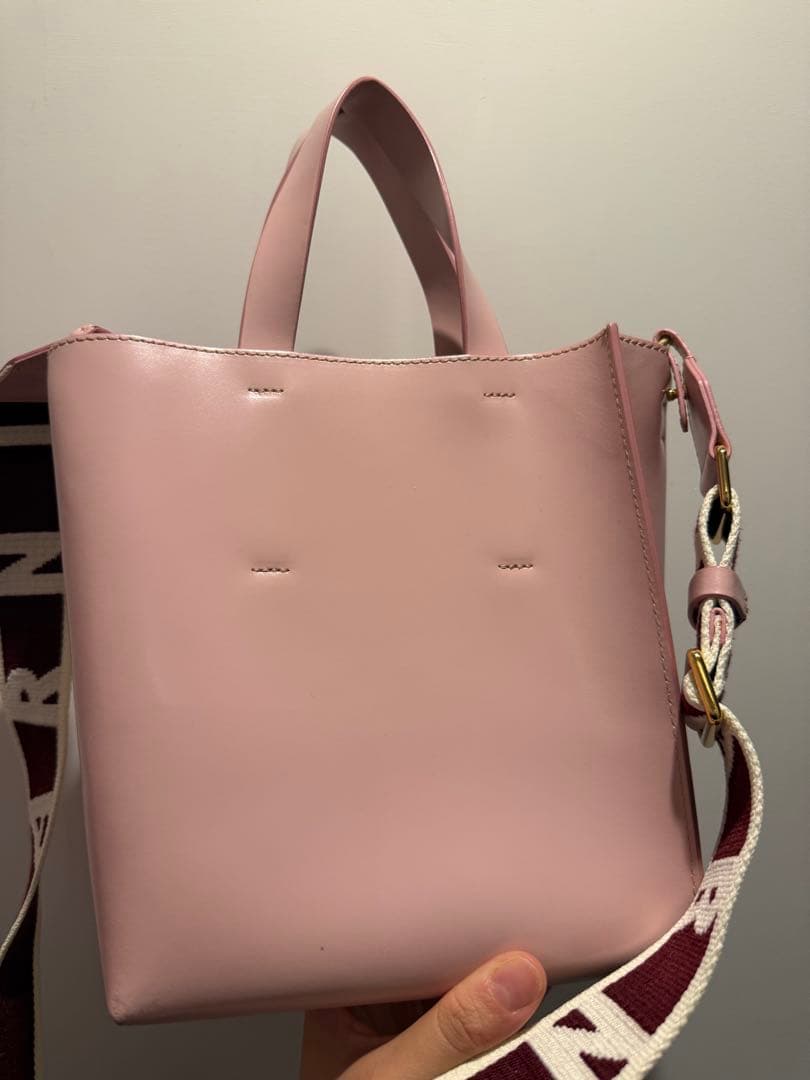 i*z様 MARNI ピンク ショルダーバッグ