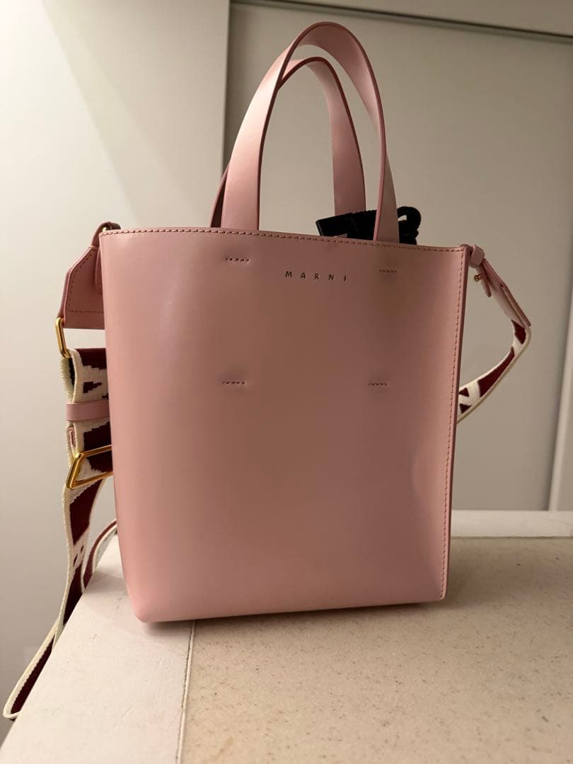 i*z様 MARNI ピンク ショルダーバッグ