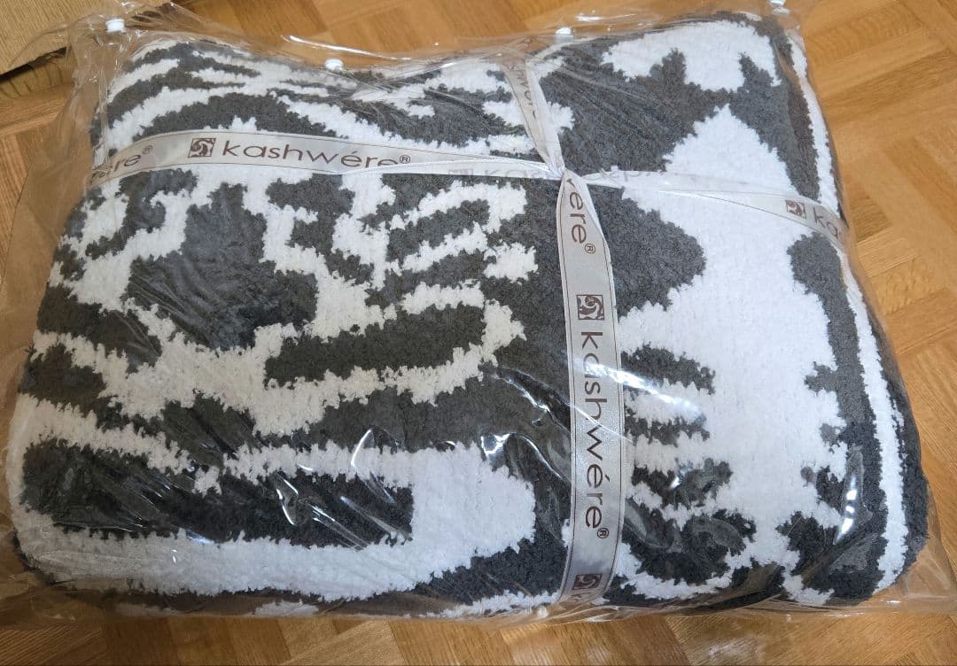 kashwére ブランケット　ダマスク織柄