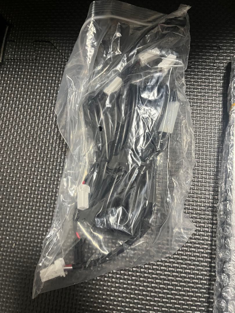 NISSAN純正品　C28セレナ　エントランスプレート