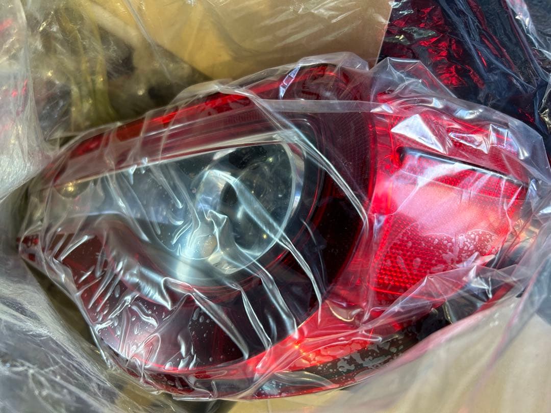 86 ZN6 後期　純正テールレンズ　未使用