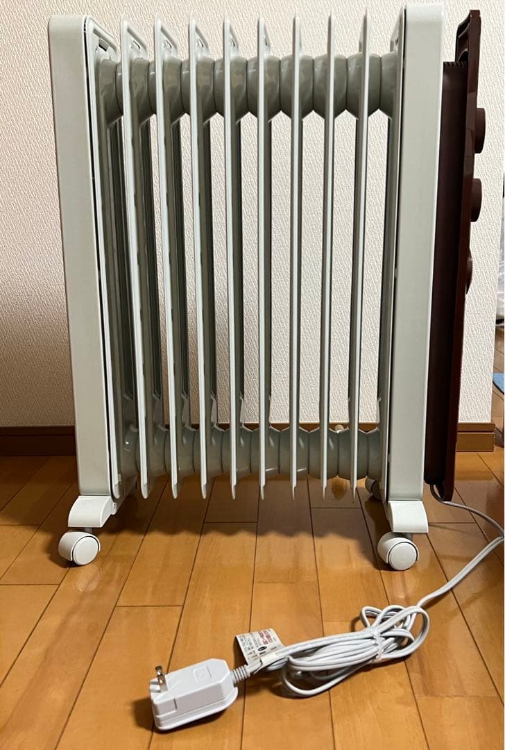 デロンギ オイルヒーター ヴェルティカルド ゼロ風暖房【1回使用のみ】