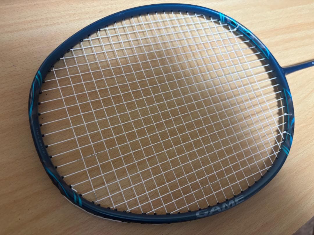 今週末限定価格　超美品　YONEX ナノフレア８００ゲーム　4U5　バドミントン