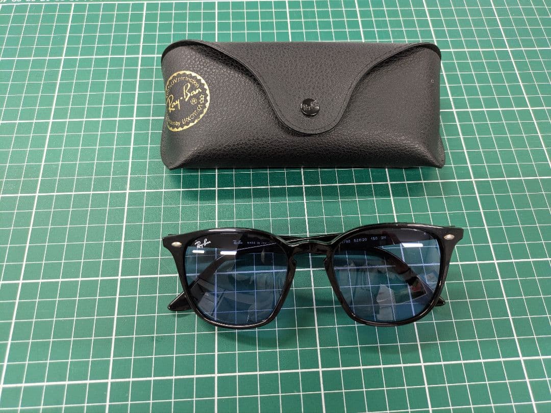 Ray-Ban RB 4258-F 601/80 サングラス ブラック