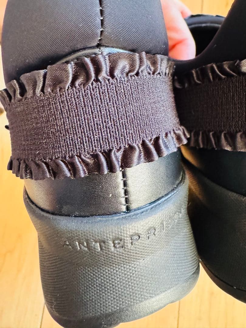 ANTEPRIMA フリルモチーフスリッポンスニーカー