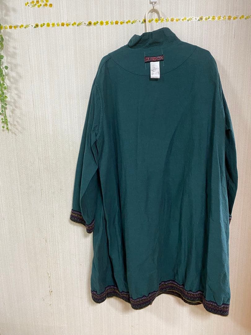 【新品・未使用、タグ付き】エムアンドキョウコのリバーシブルコート　緑　黒