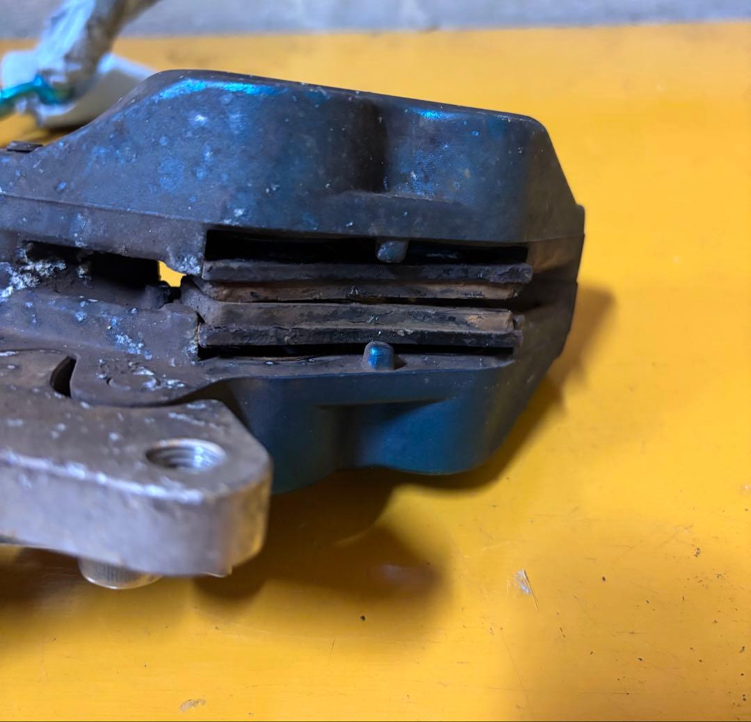 ブレンボ　シグナスX 1型　2型　3型　ポン付け　キャリパーサポート付き