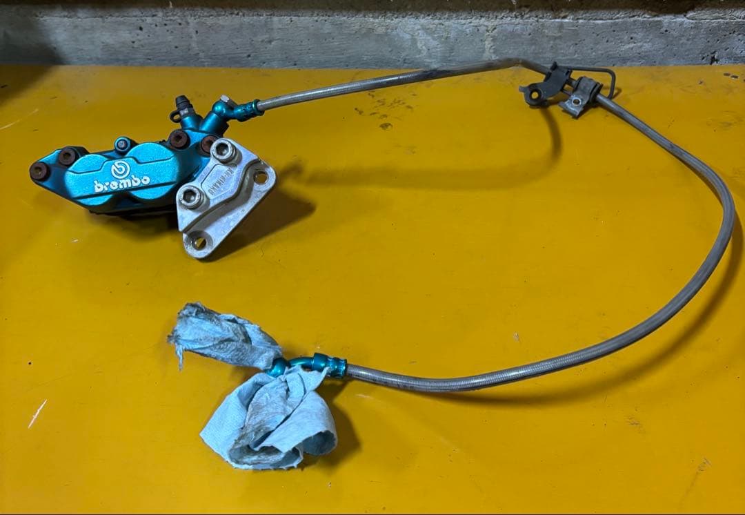 ブレンボ　シグナスX 1型　2型　3型　ポン付け　キャリパーサポート付き