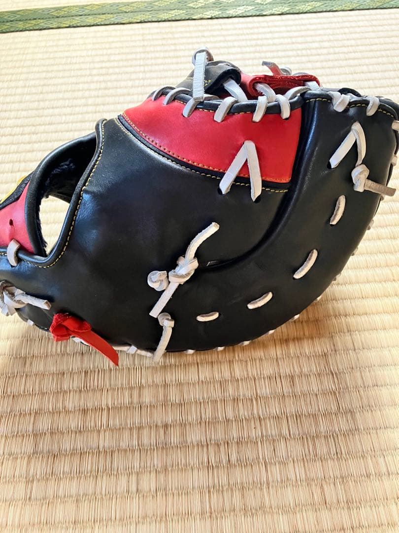 ハタケヤマ　ファーストミット 黒赤 左投げ用