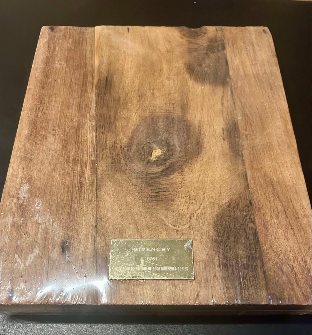 ヴィジョネア 60号 レリジョン ジバンシィ VISIONAIRE 60