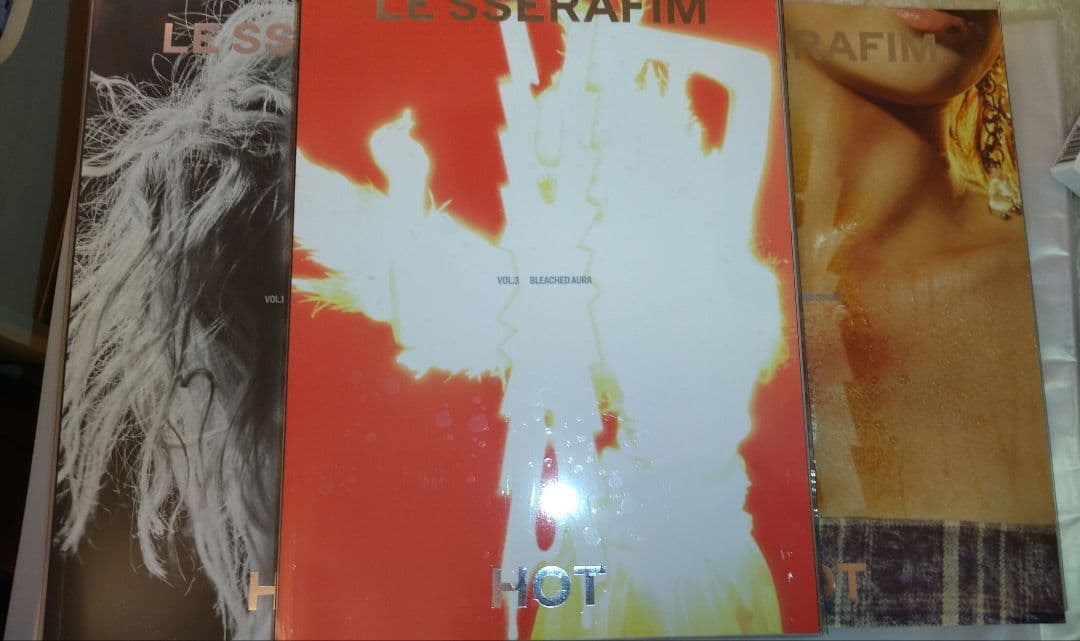 LE SSERAFIM HOT・DIFFERENT✨️トレカ64枚アルバムセット