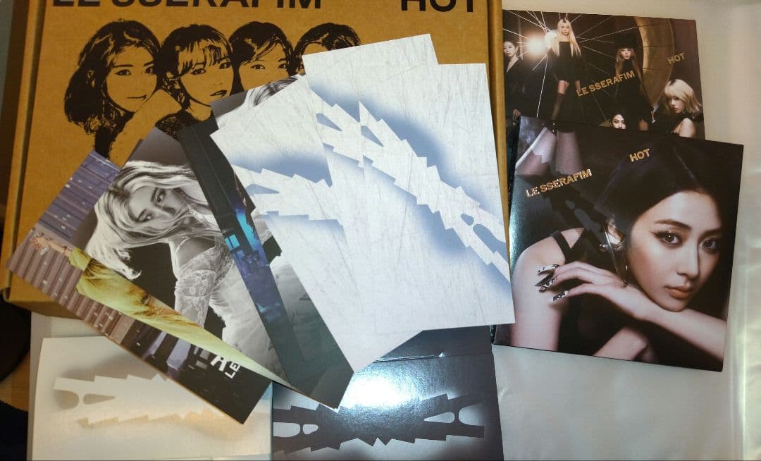 LE SSERAFIM HOT・DIFFERENT✨️トレカ64枚アルバムセット