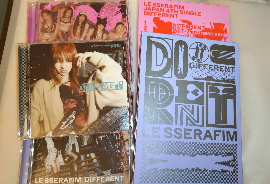 LE SSERAFIM HOT・DIFFERENT✨️トレカ64枚アルバムセット