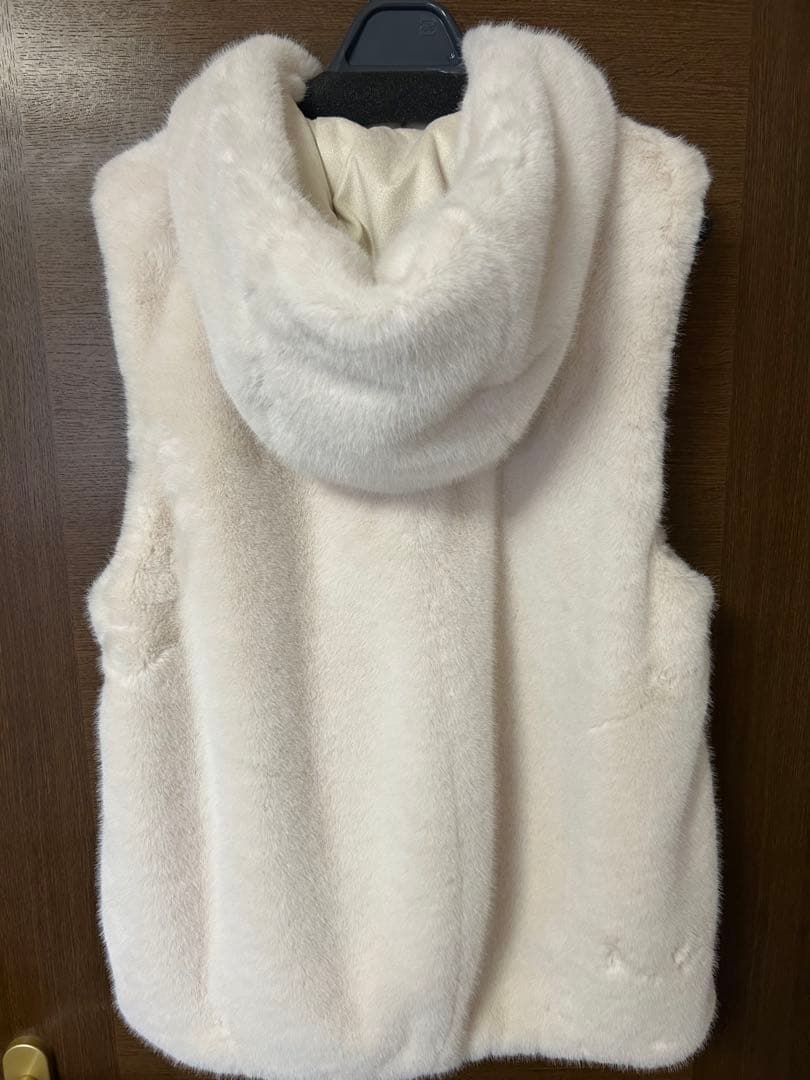 【新品未使用品】Arpege story ファージップベスト　クリーム　S