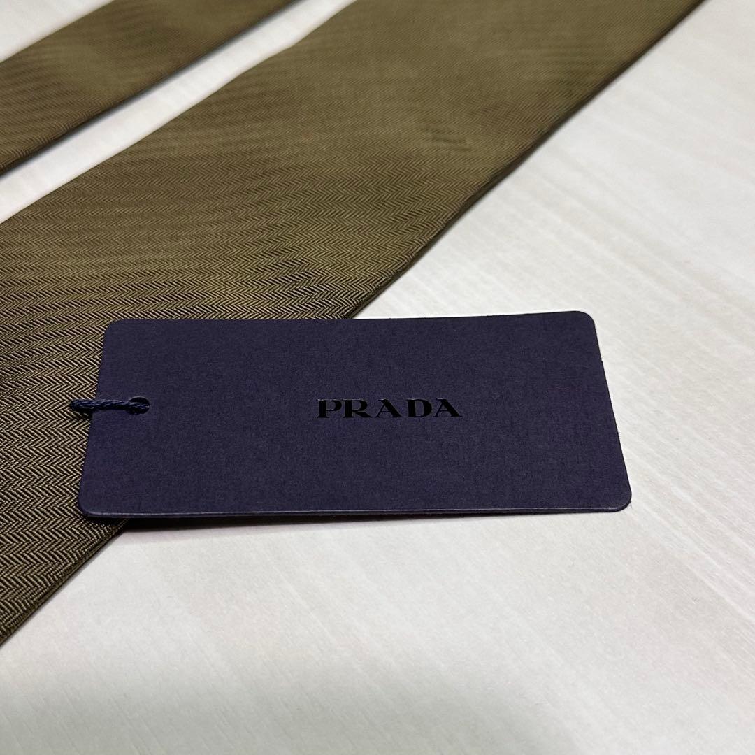 新品タグ付き☆プラダ☆ネクタイ☆カーキ☆ブラウン☆無地☆ヘリンボーン☆518