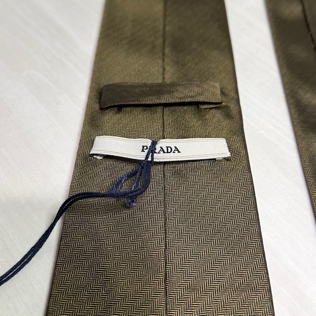新品タグ付き☆プラダ☆ネクタイ☆カーキ☆ブラウン☆無地☆ヘリンボーン☆518
