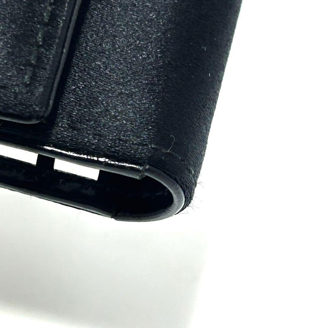 プラダ 6連キーケース サテン トライアングルロゴ レザー 黒 シルバー ロゴ