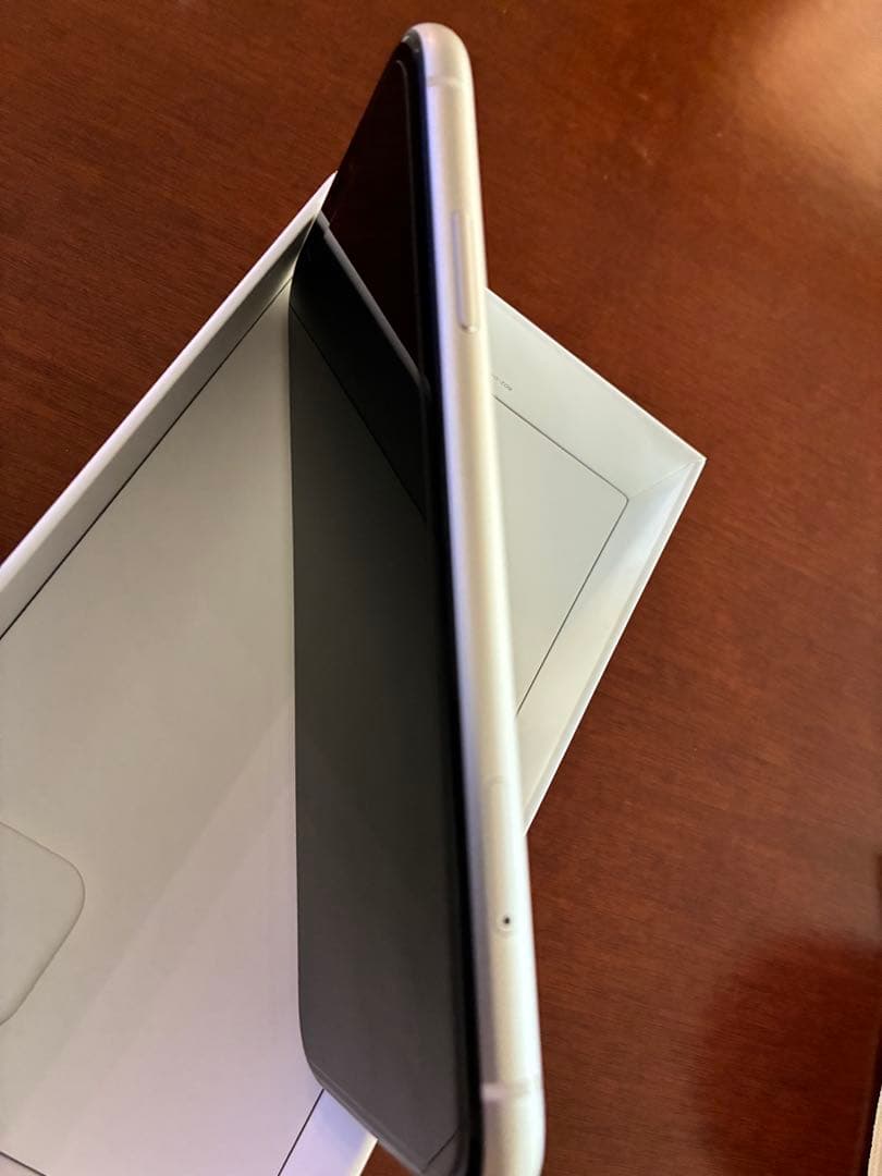 Apple iPhone 11 ホワイト 本体　付属品