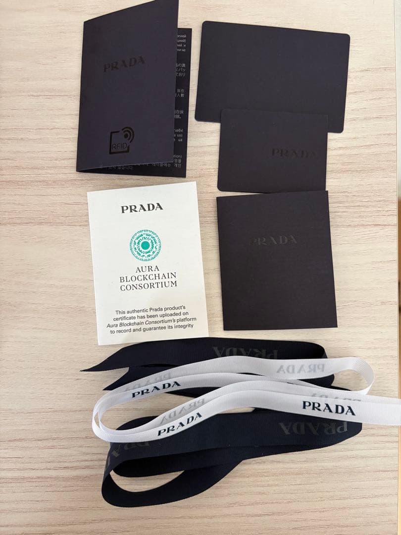 PRADA iPhone16ケース ピンク