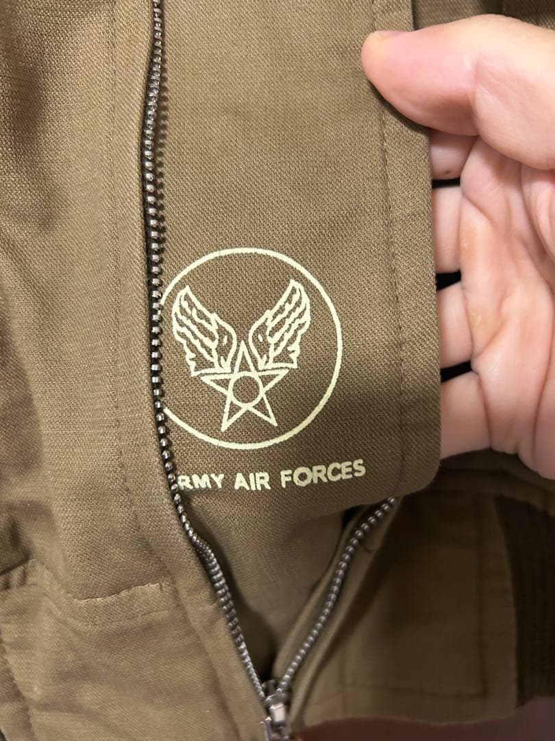 カーキ色ファー付きフライトジャケット