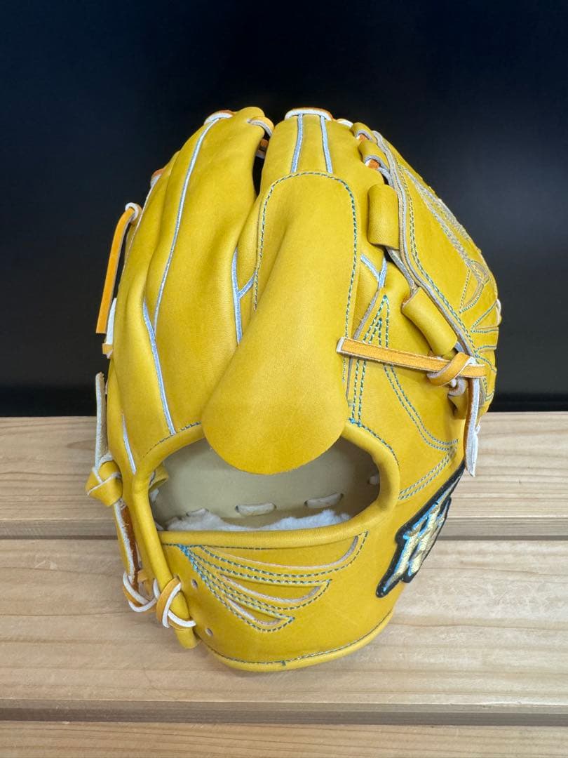 超限定品！ハイゴールド 硬式用グローブ 投手用　定価39,600円 真極
