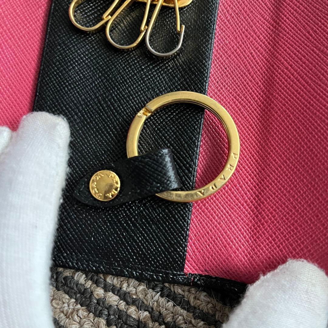 希少美品PRADAキーケース 中ピンク サフィアーノレザー