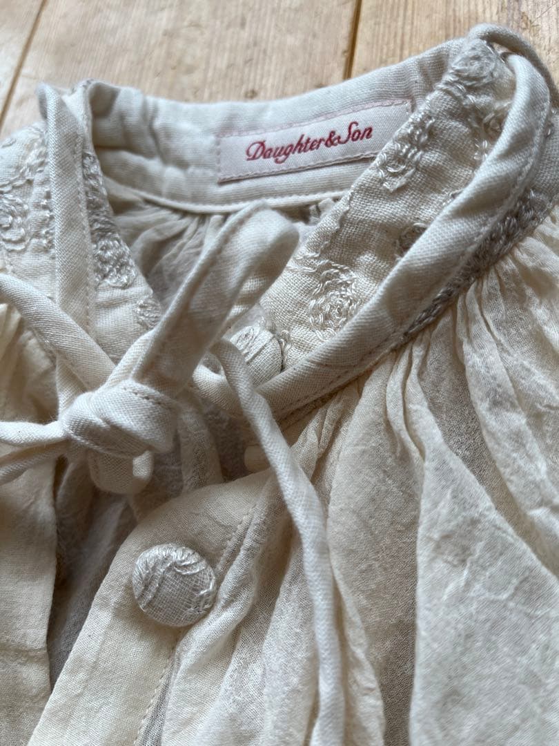 ドーターアンドサン　聖歌隊ブラウスとパンツ