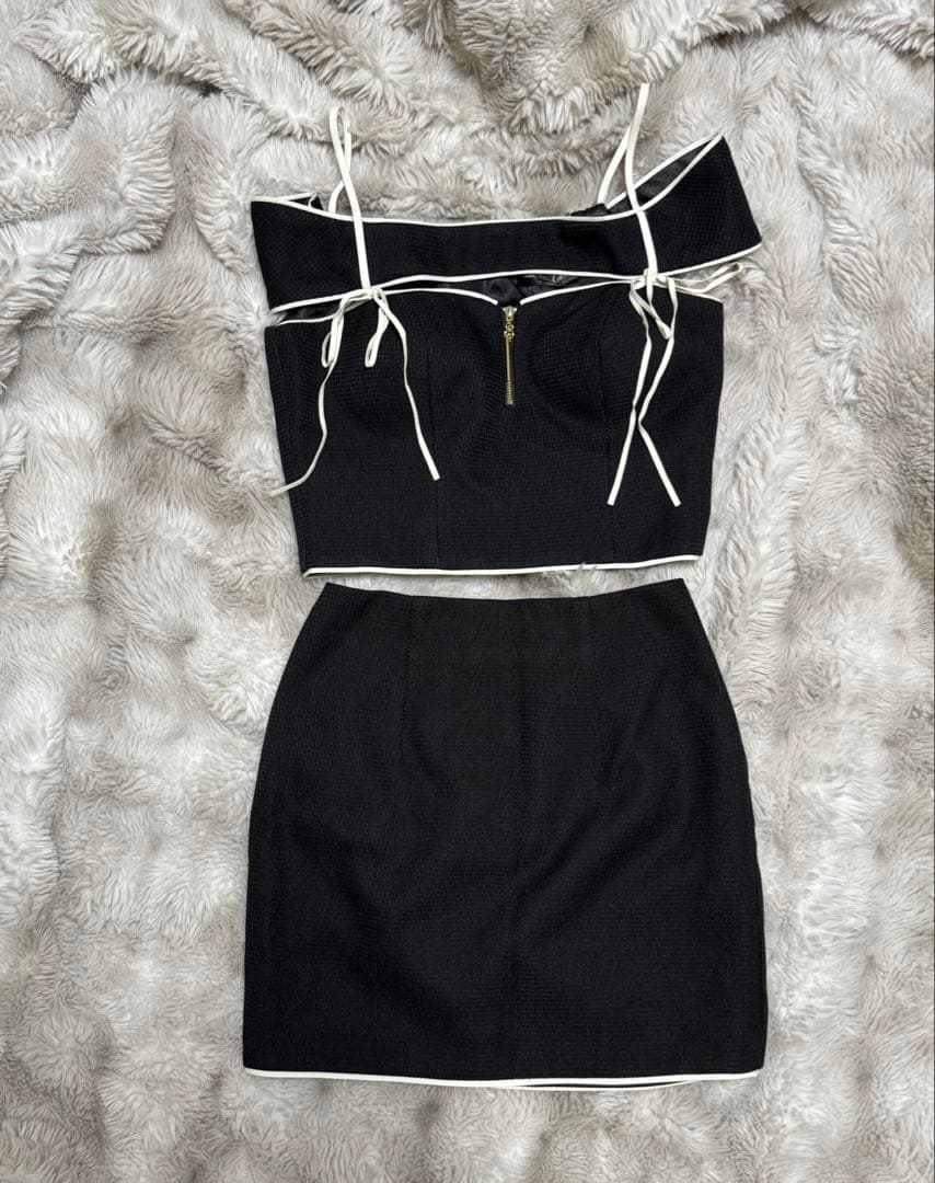 Robe de Fleurs オフショルダー ブラックミニドレス